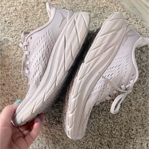 Special edition HOKAS. all lilac Clifton 8s. Size 6 women. Like new